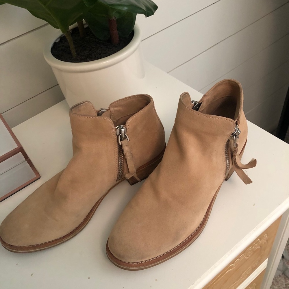 Dolce Vita Sutton Ankle Booties